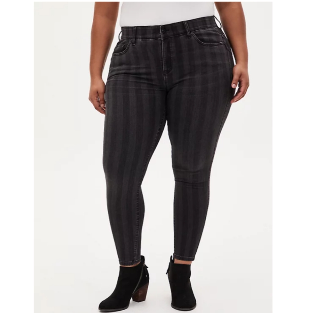 Torrid Bombshell Skinny Jeans Size 16